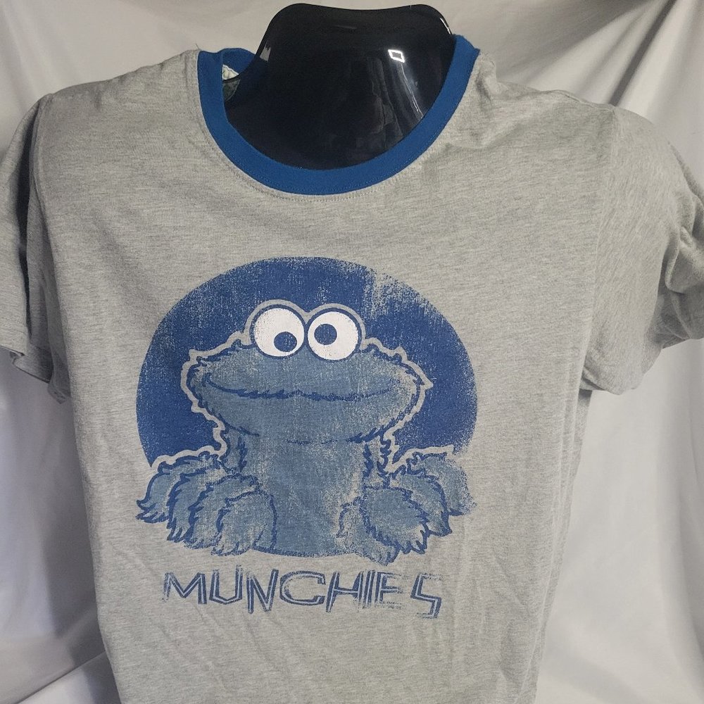 Sesame Street Cookie Monster Munchies Front Print T-shirt (Size M)